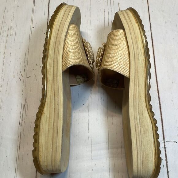 Kathy Ireland woman’s slides. Neutral color. Size 10. - Picture 6 of 7